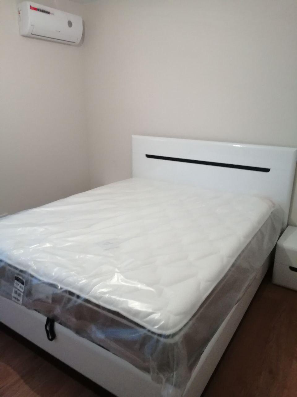 Двуспальная кровать "Парма" 160 х 200 с подъемным механизмом цвет белый / венге