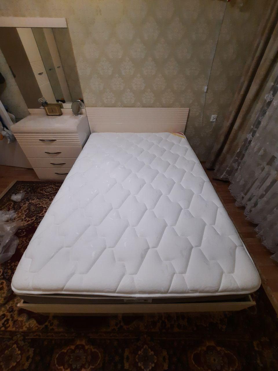 Односпальная кровать "Афина"  90 х 200 с ортопедическим основанием цвет белый/белый глянец
