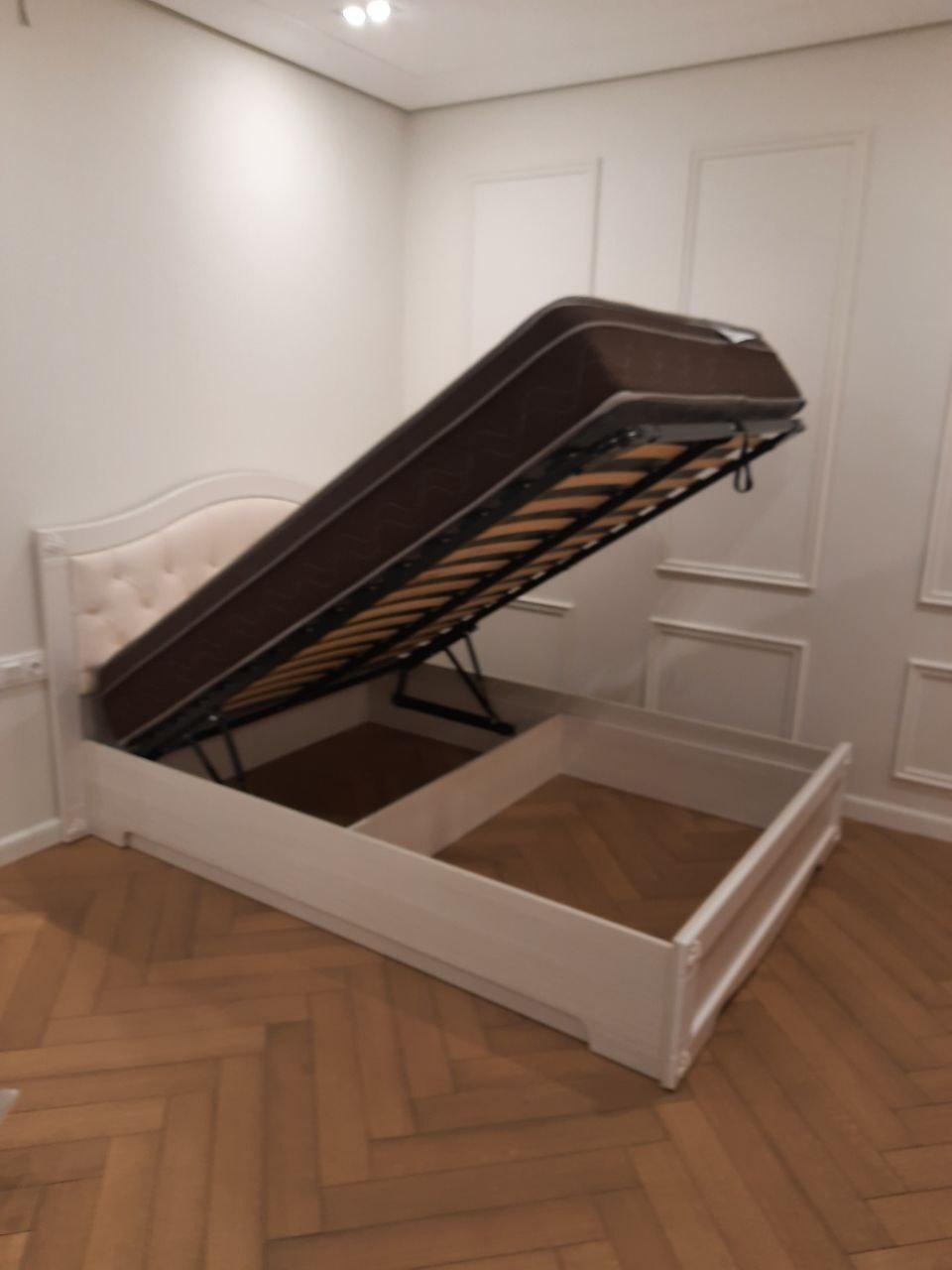 Двуспальная кровать "Сорренто"  140 х 200 с подъемным механизмом цвет ясень серебро изножье низкое