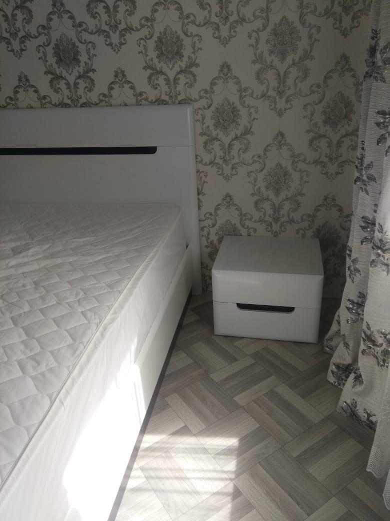 Двуспальная кровать "Парма" 180 х 190 с подъемным механизмом цвет белый / венге