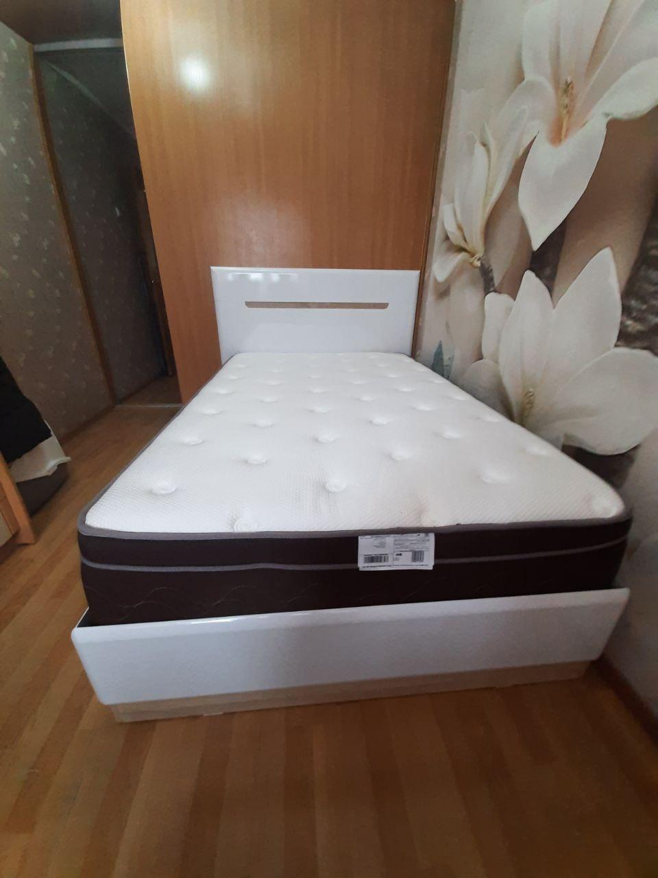 Двуспальная кровать "Парма" 180 х 190 с подъемным механизмом цвет белый / венге