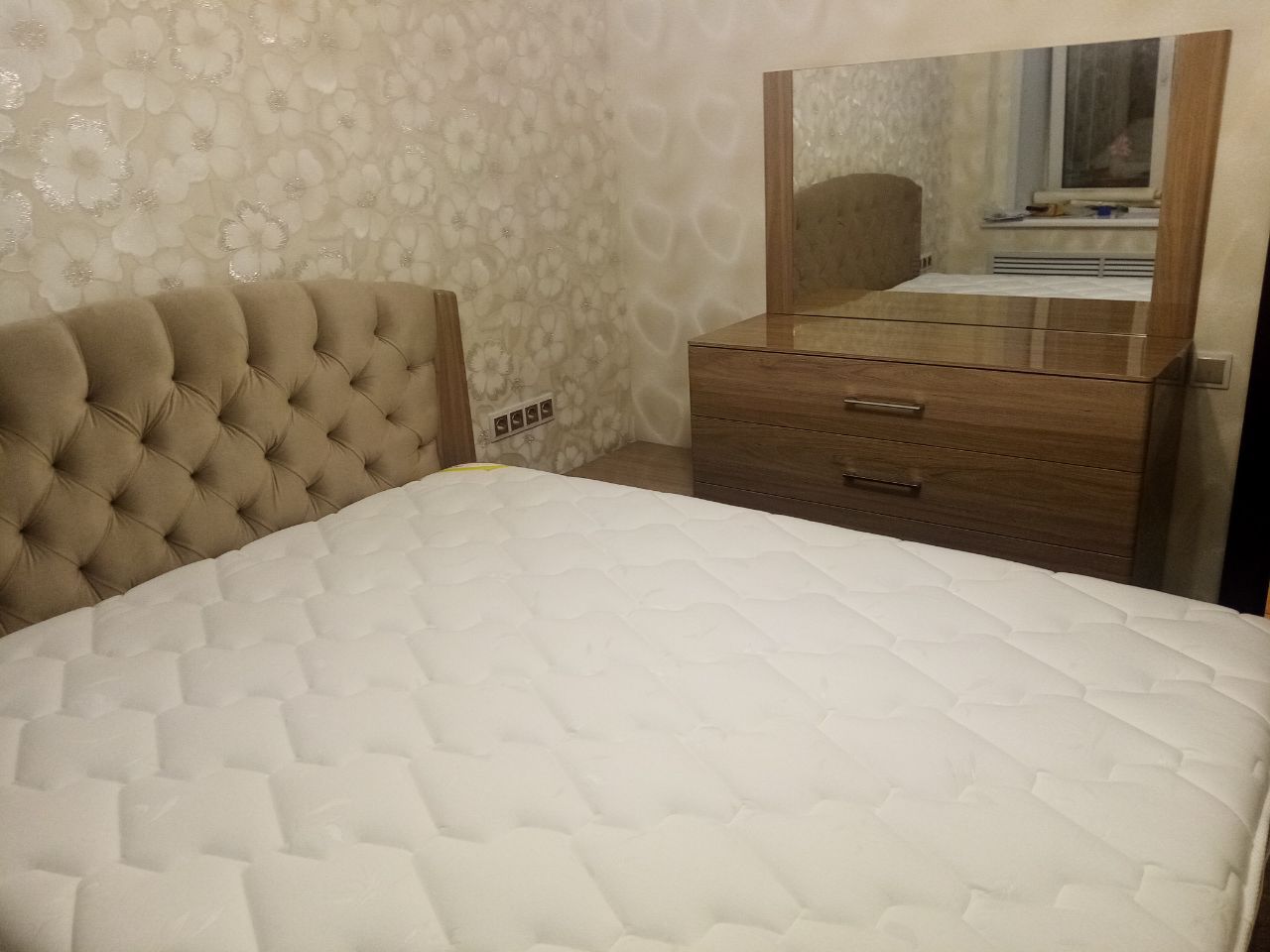Двуспальная кровать "Милан" 140 х 190 с ортопедическим основанием цвет орех серебро / best 06
