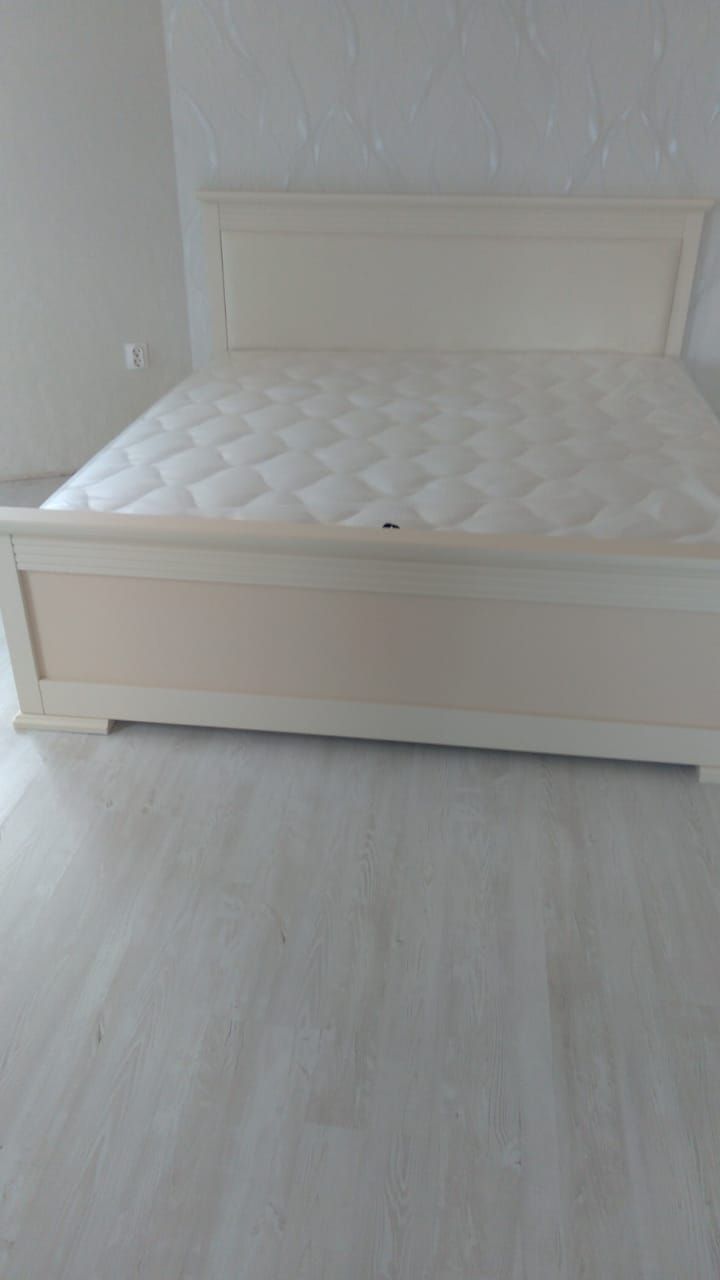 Двуспальная кровать "Верона" 180х200 с ортопедическим основанием цвет бежевый изножье высокое
