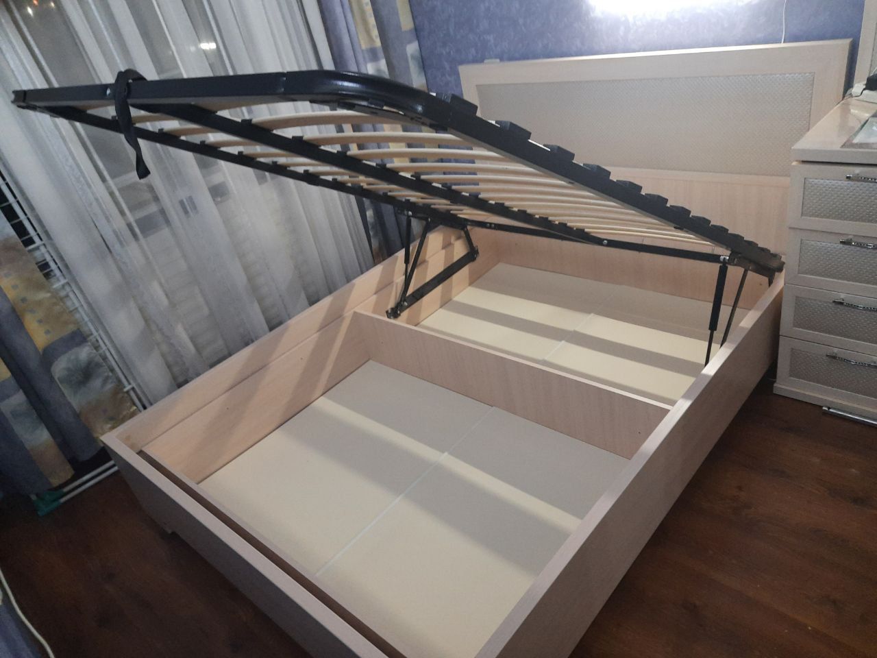 Двуспальная кровать "Мальта" 180 х 200 с подъемным механизмом цвет сонома
