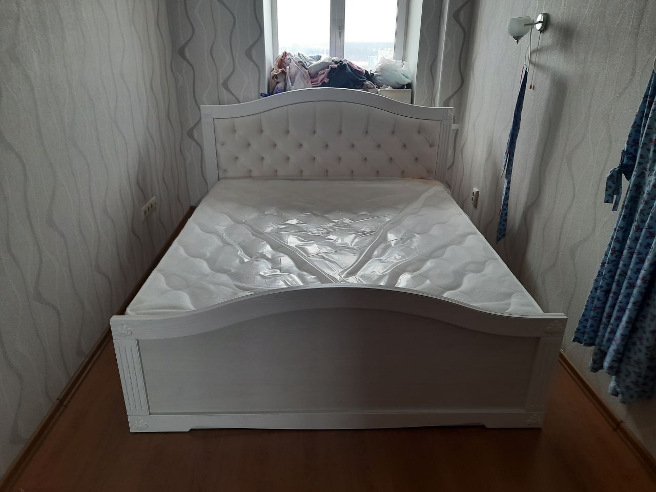 Односпальная кровать "Сорренто" 90 х 190 с ортопедическим основ-ем цвет ясень серебро изножье низкое