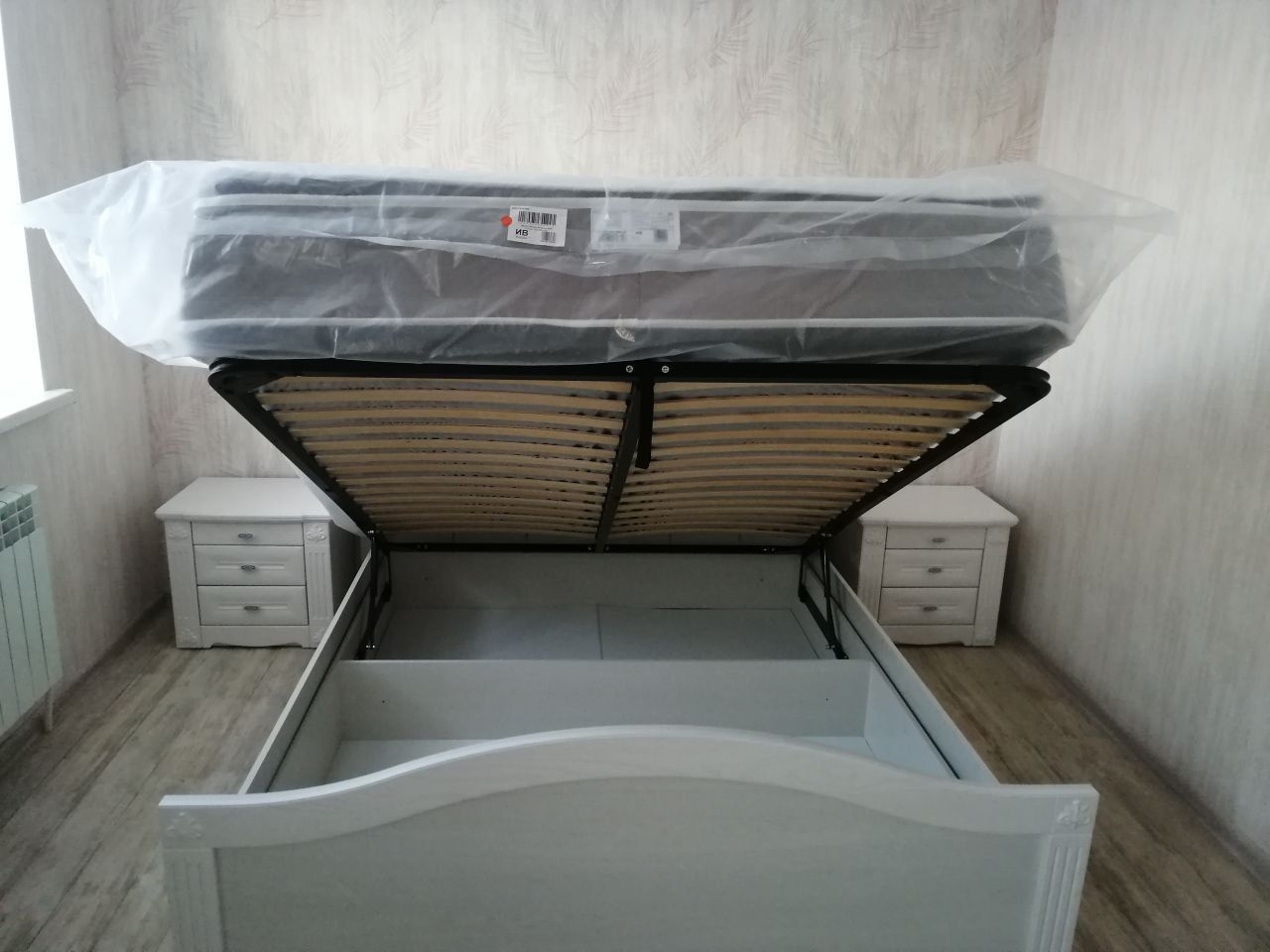 Двуспальная кровать "Сорренто"  160 х 190 с ортопедическим осн-ем цвет ясень серебро изножье низкое
