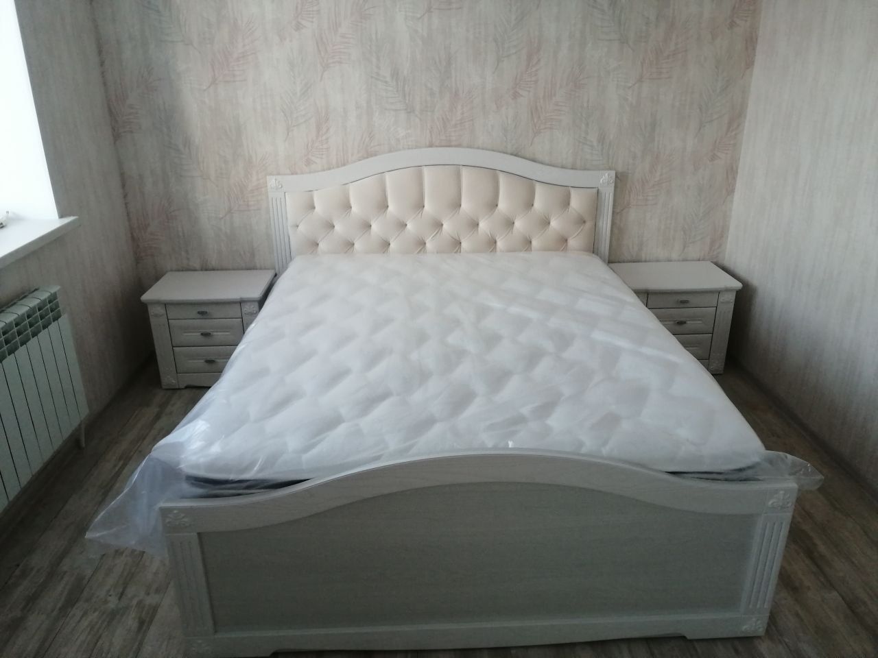 Двуспальная кровать "Сорренто"  140 х 200 с ортопедическим основанием цвет орех изножье высокое