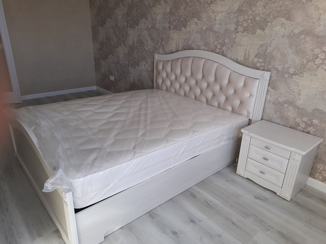 Двуспальная кровать "Сорренто"  140 х 200 с подъемным механизмом цвет орех изножье высокое