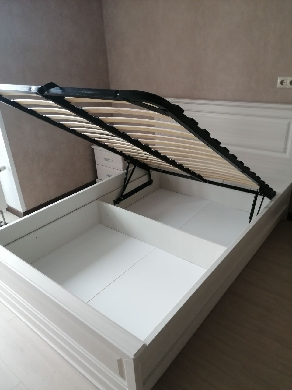 Двуспальная кровать "Прованс 2" 140 х 200 с подъемным мех-ом цвет бодега/сандал изножье высокое