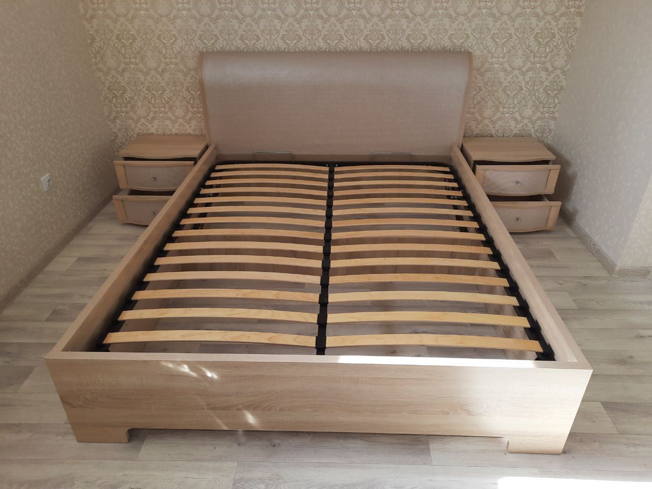 Двуспальная кровать "Барселона" 180 х 200 с ортопедическим основанием цвет сонома / punto 06