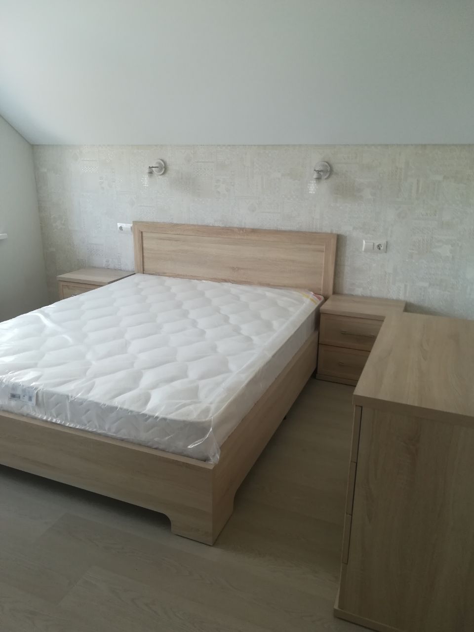 Двуспальная кровать "Мальта" 140 х 200 с подъемным механизмом цвет орех