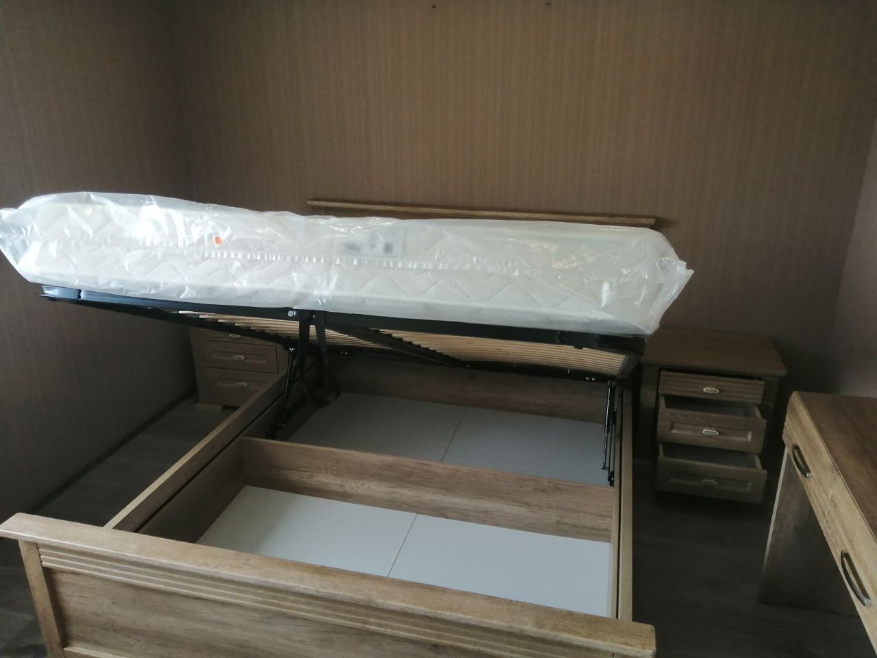 Двуспальная кровать "Верона" 140х190 с подъемным механизмом цвет бежевый изножье высокое