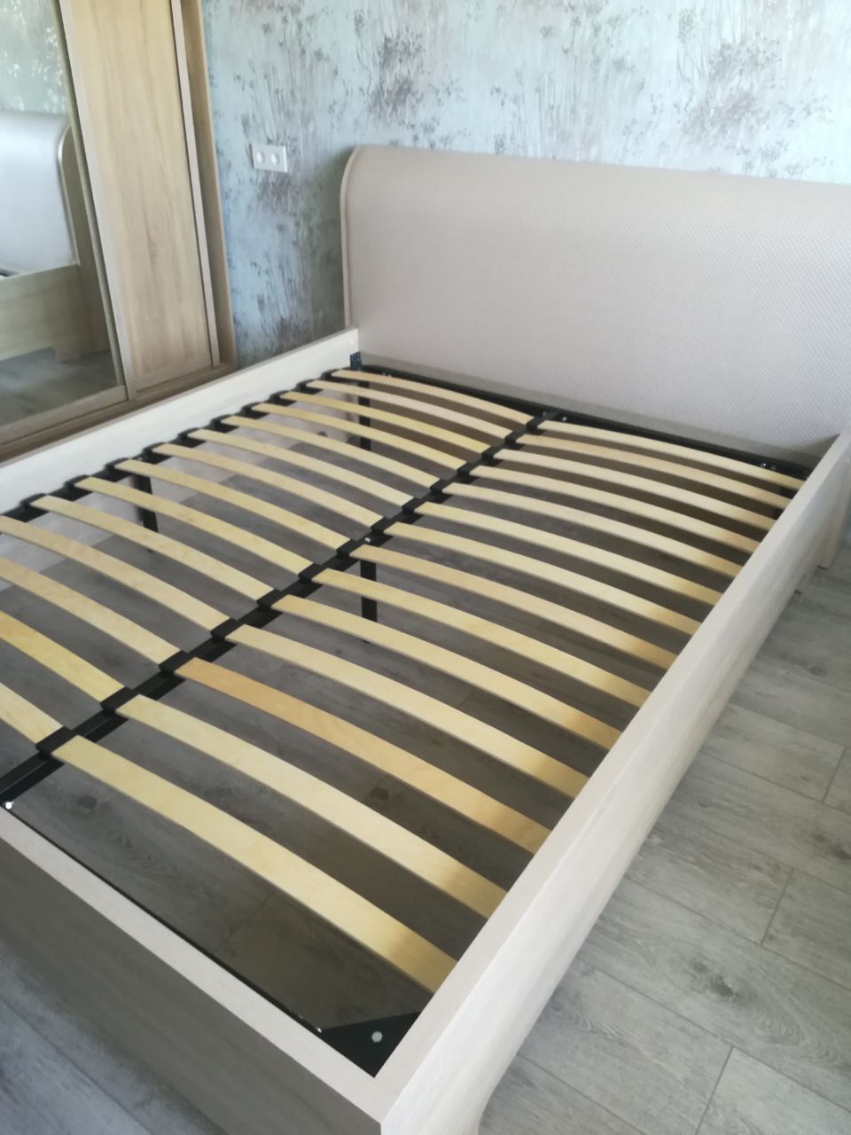 Двуспальная кровать "Барселона" 140 х 200 с ортопедическим основанием цвет сонома / punto 06